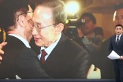 海门李明博、朴槿惠给金文洙打气 鼓励其争取赢得韩国大选