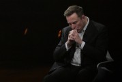 海门特斯拉股价收涨超3%：特朗普无意沟通，马斯克父亲劝儿子低头